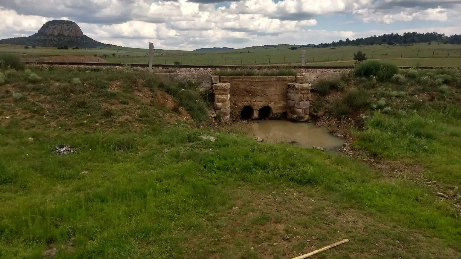 Localizan cadáver en canal de desagüe en Guerrero